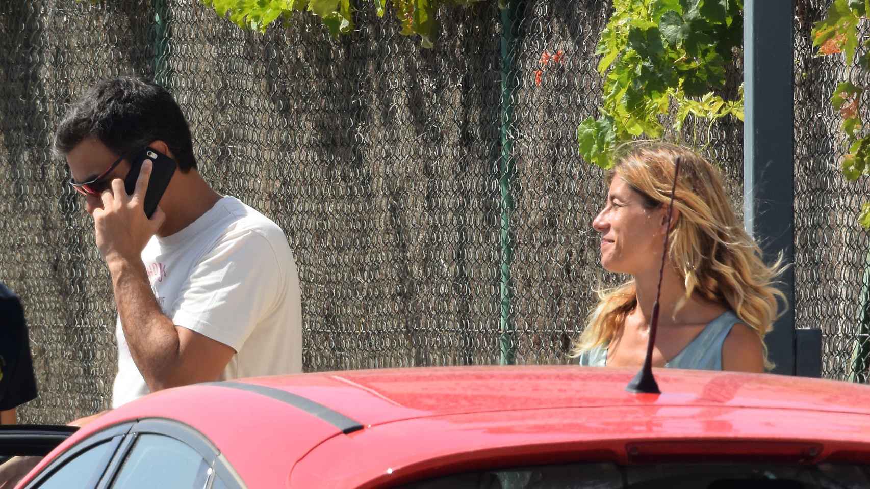 Pedro Sánchez junto a su mujer en una de sus vacaciones.
