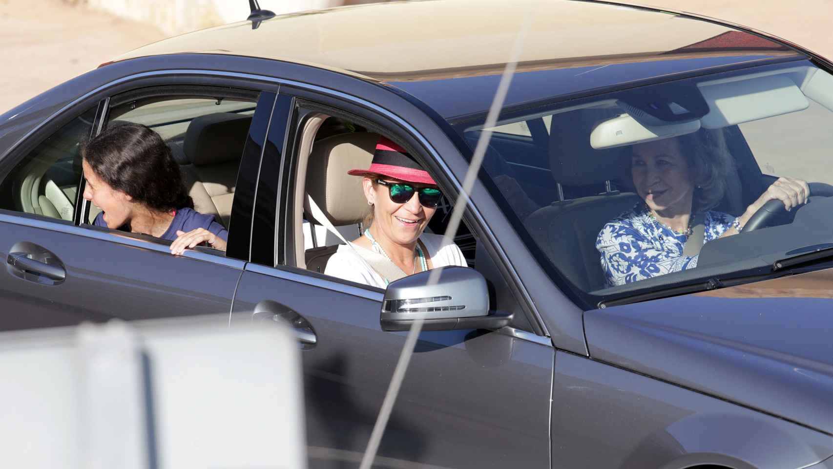 La reina Sofía, la infanta Elena y Victoria Federica en una imagen del verano de 2016 en Palma.