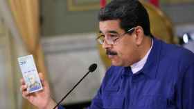 Maduro reconoce su responsabilidad en la crisis económica un año después de convertirse en presidente absoluto