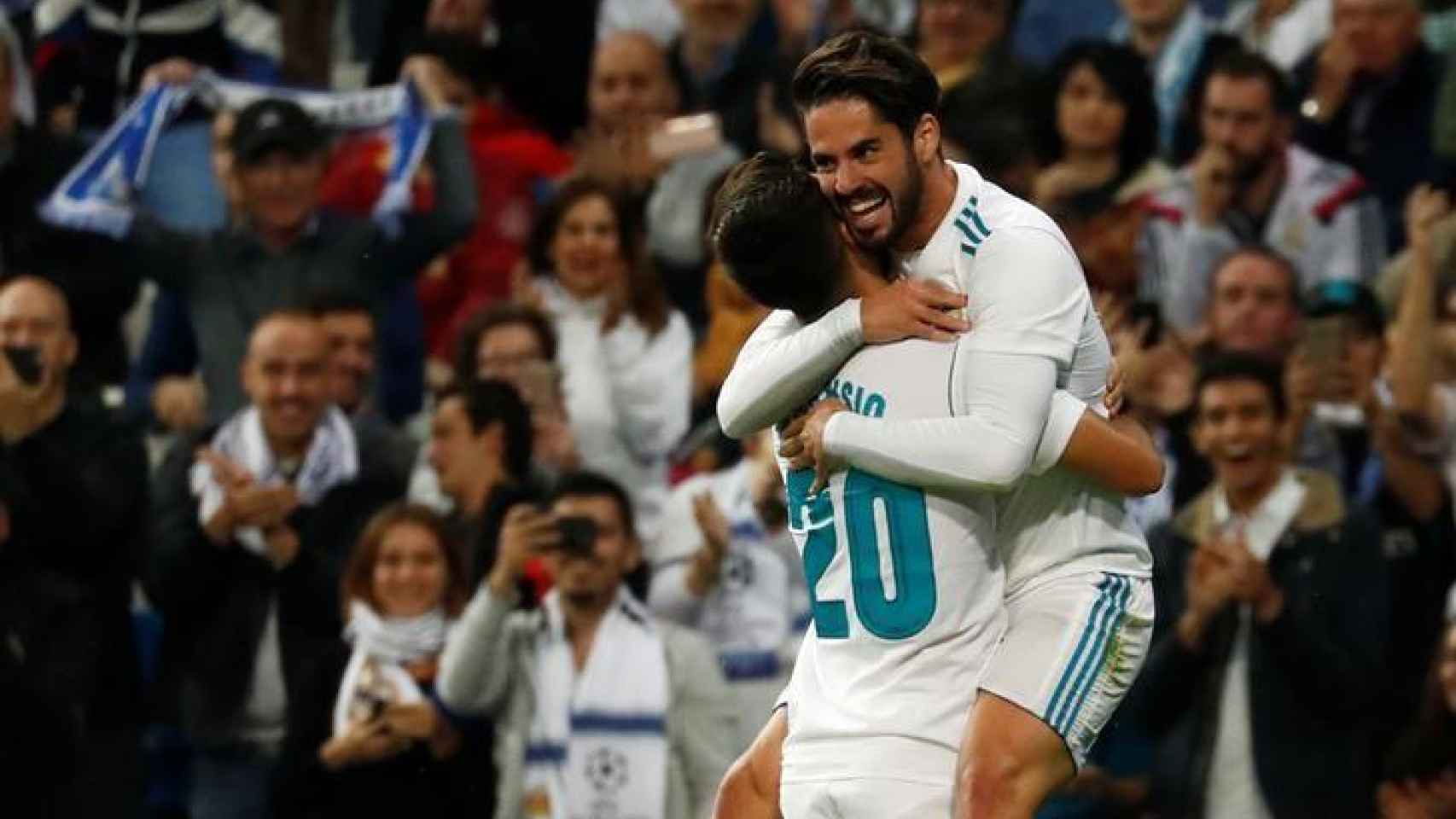 Isco y Asensio celebran un gol con el Real Madrid