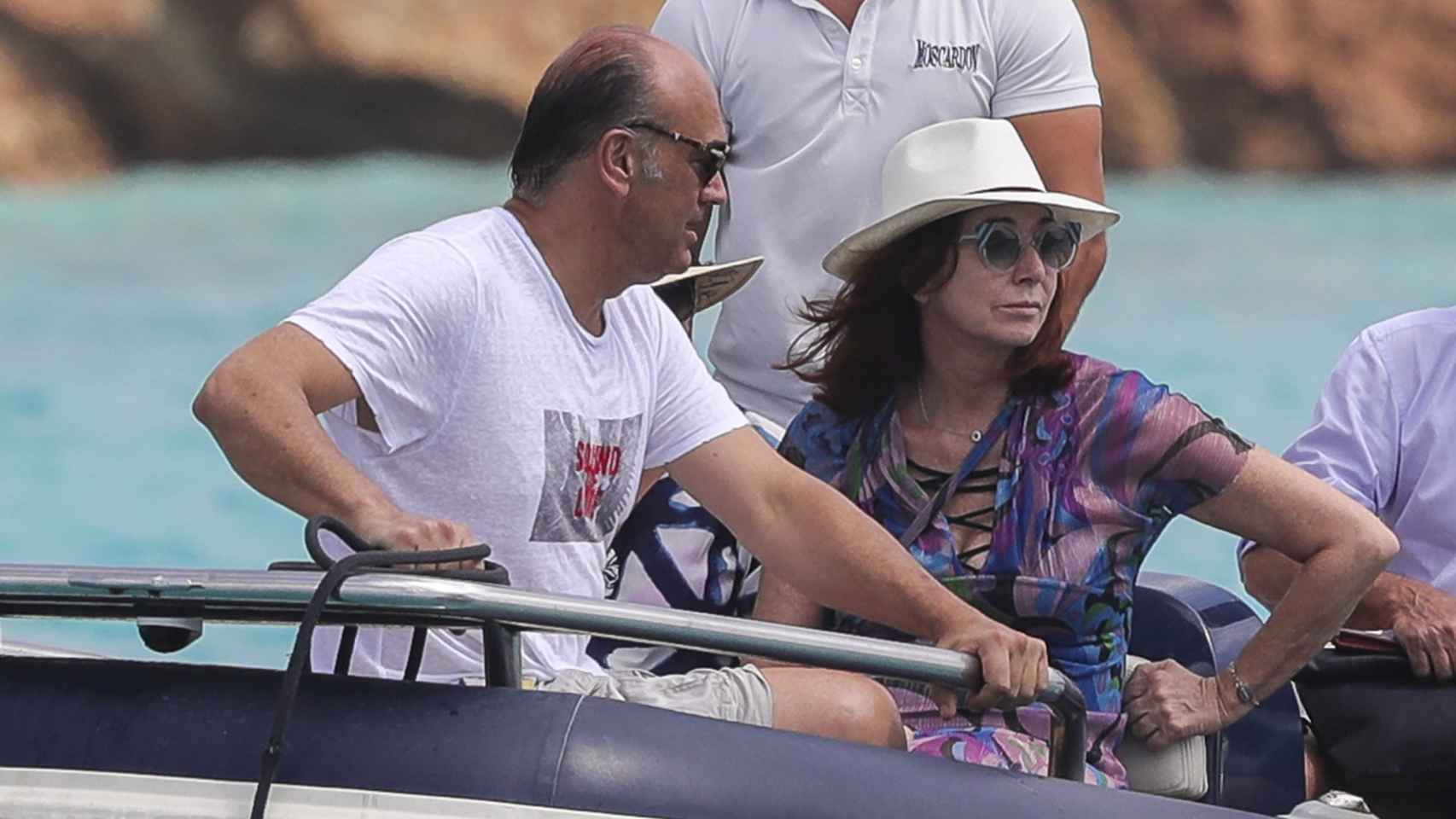 Ana Rosa y su marido durante sus vacaciones en el mes de julio.