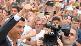 Cristiano Ronaldo saludando a la afición de la Juventus