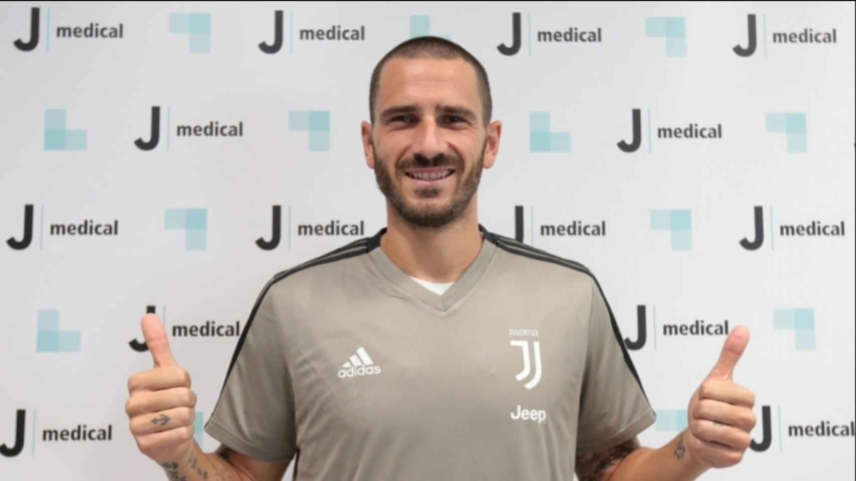 Bonucci pasa el reconocimiento médico con la Juventus. Foto: Twitter (@SpheraSports)