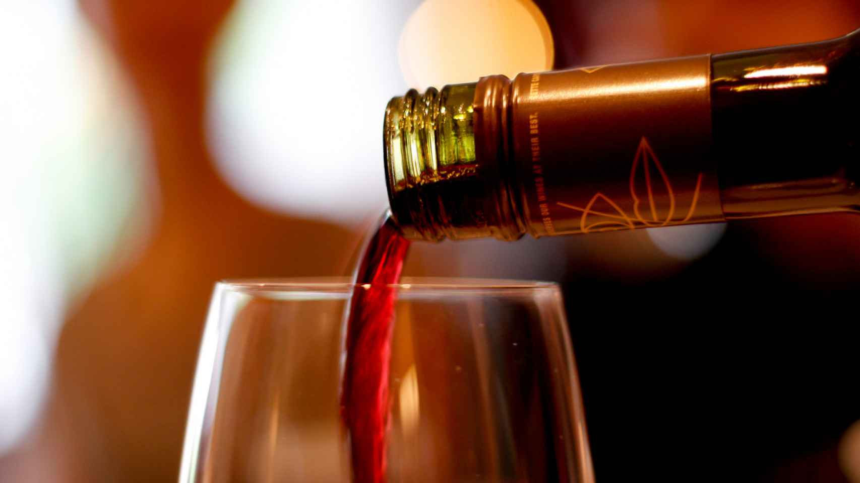 Recientes investigaciones han demostrado que una copa de vino es tan buena como se creía