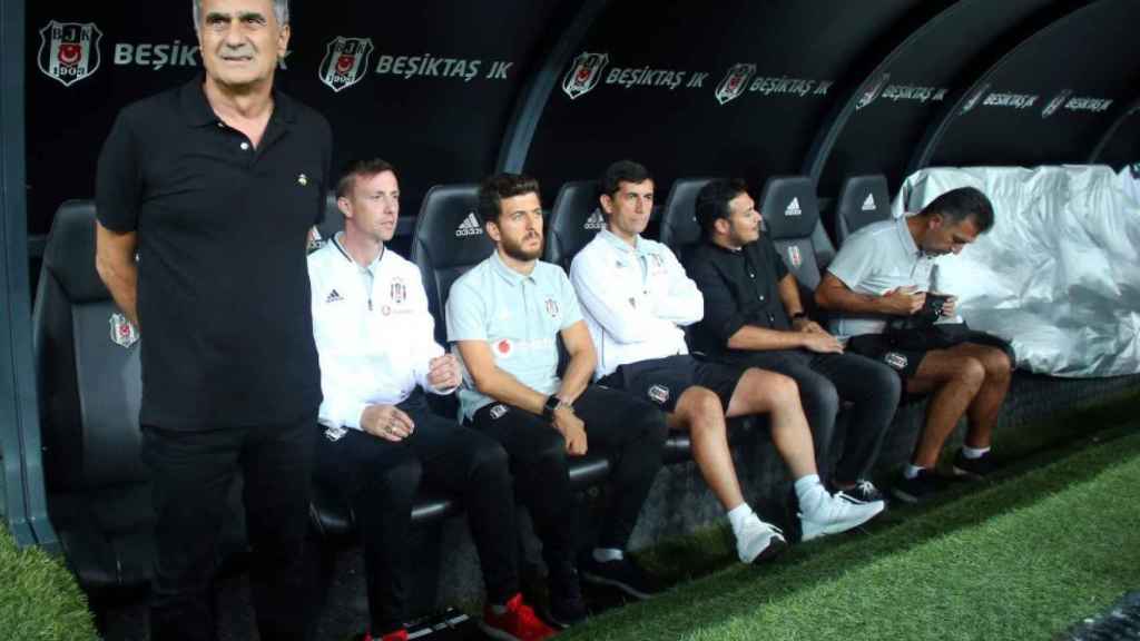 Guti debuta como segundo entrenador del Besiktas. Foto: bjk.com.tr