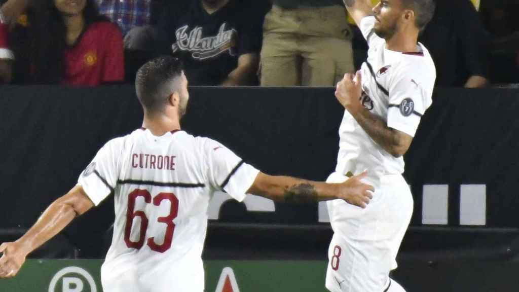 Suso celebra su gol con el Milan