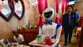 robot camarero ruby dubai restaurante