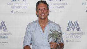 Joaquín Prat recogiendo el premio 'Mallorquín de Verano'.