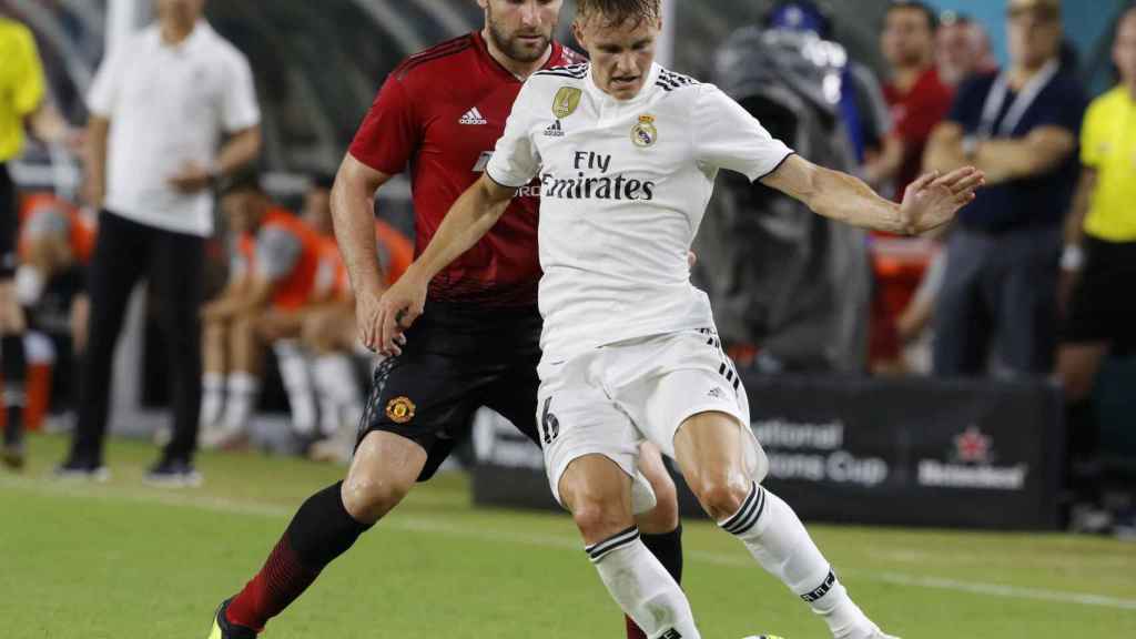 Odegaard durante un partido del Real Madrid contra el United