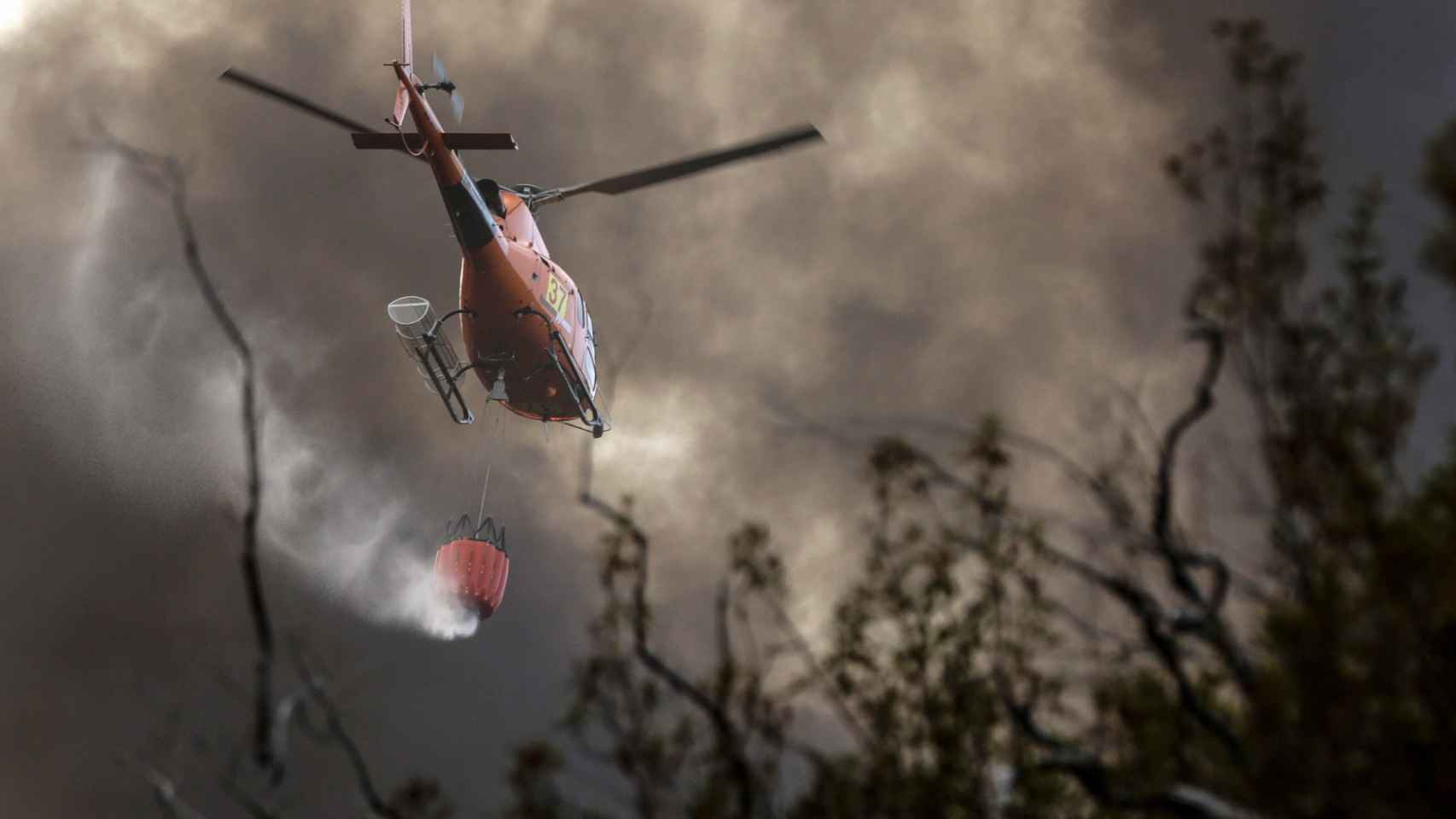 El Fuego En El Algarve Continua Activo Y Deja Heridos A 30 Bomberos