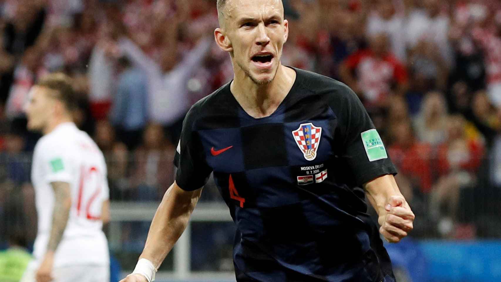 Perisic durante un partido con Croacia