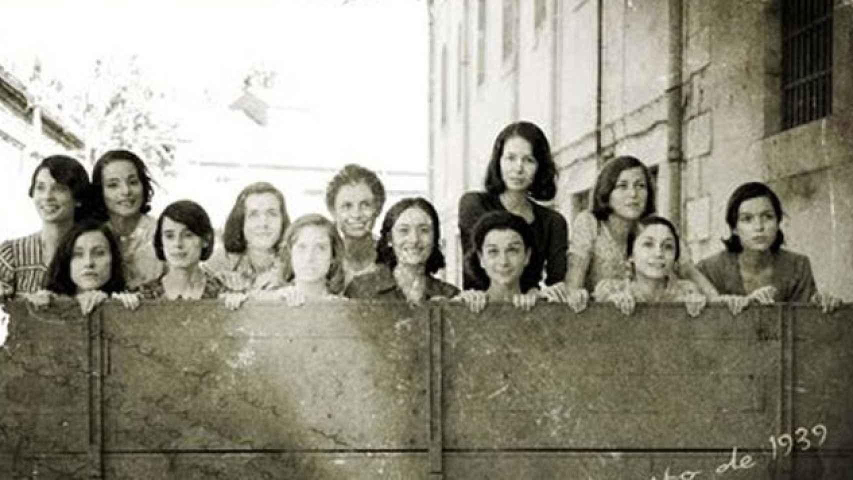 Imagen envejecida de las actrices de la película 'Las 13 rosas' que Pedro Sánchez ha confundido con las víctimas de 1939.