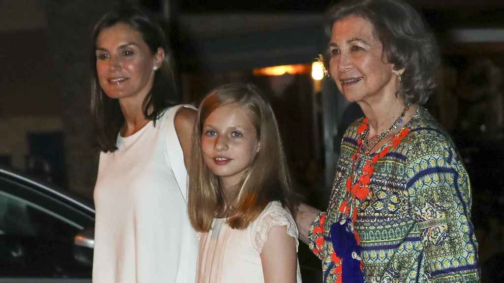 La emérita Sofía, la reina Letizia y la princesa Leonor.