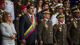 Maduro, junto a miembros del ejército.