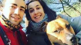 Alejandro Carrasco, Carolina Marín y su perro Thori.