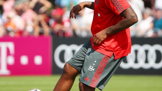 Boateng dispara a puerta durante un entrenamiento