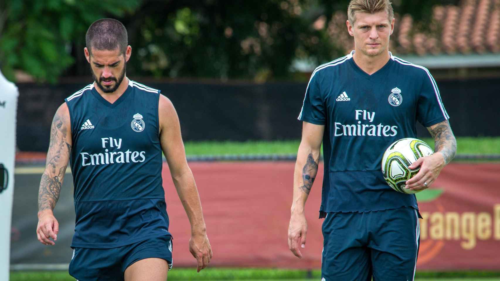 Kroos durante un entrenamiento del Real Madrid con Isco