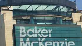 Baker McKenzie logra una facturación de 2.497 millones al cierre de su ejercicio