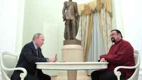 Vladímir Putin y Steven Seagal en Moscú.
