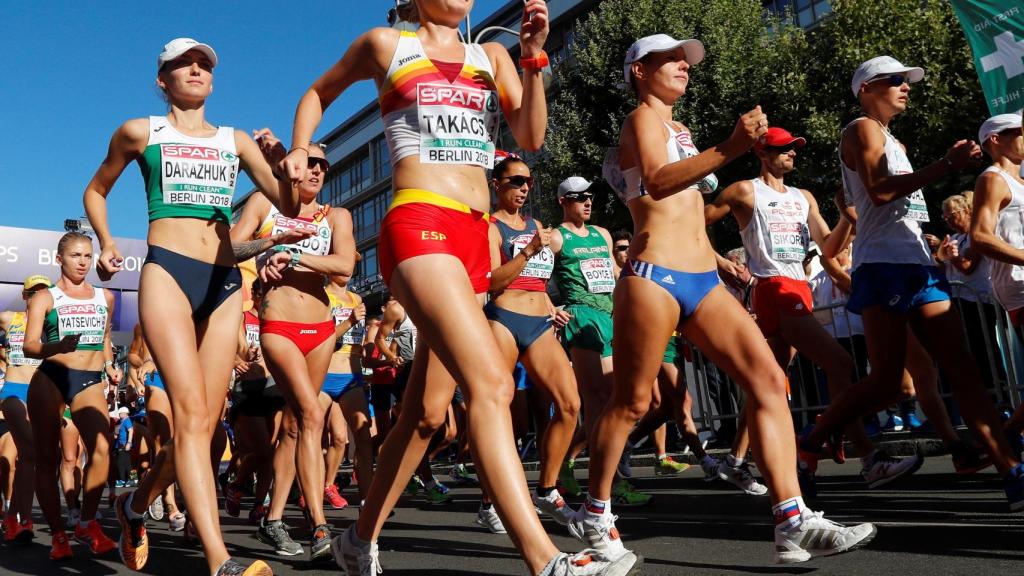 Takacs, en los primeros metros de los 50 kms marcha en Berlín.