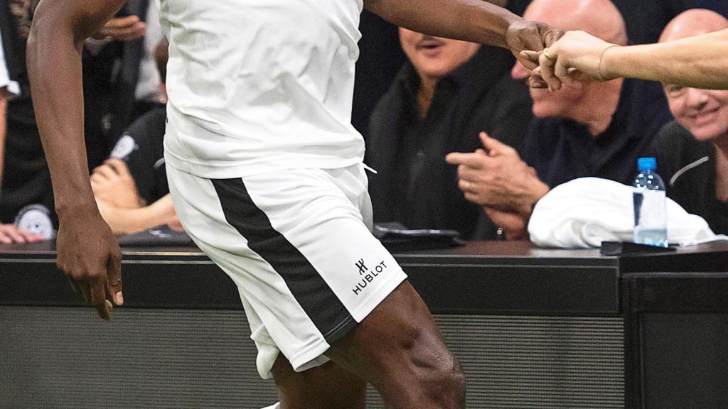 Usain Bolt jugando un partido amistoso