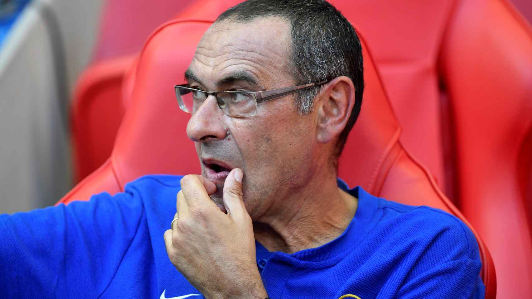 Sarri, entrenador del Chelsea, en el banquillo