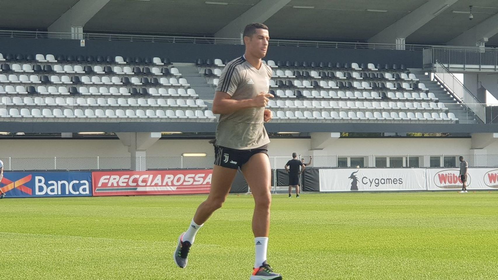 Cristiano entrena con la Juventus de Turín.