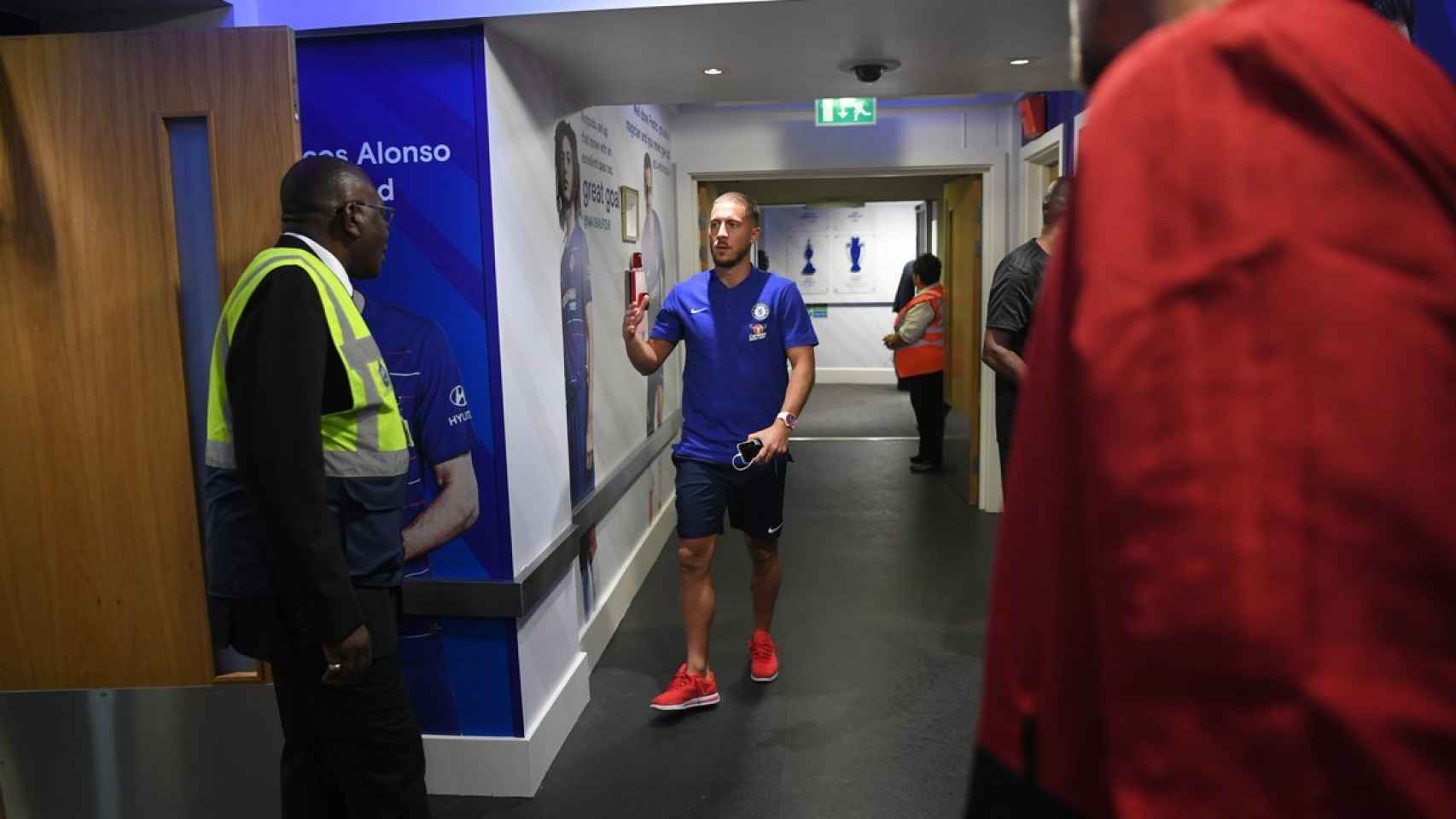 El Chelsea farda de Hazard mandando un 'recadito' a Courtois