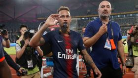 Neymar celebra la Supercopa de Francia.