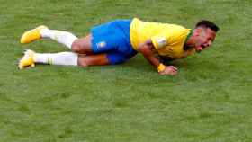 Neymar se duele durante el Mundial de Rusia.