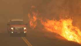Imagen del incendio que está asolando California.