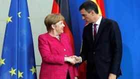 Pedro Sánchez, con Angela Merkel, en una imagen de archivo.