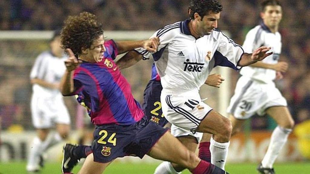 Figo, durante un partido con el Real Madrid