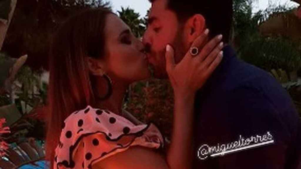 El beso de Paula Echevarría y Miguel Torres.