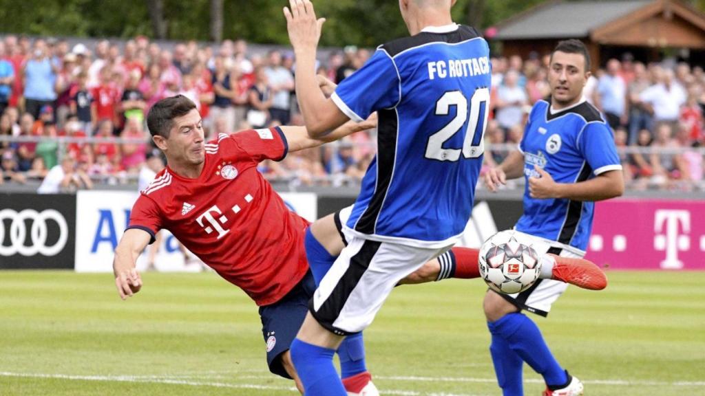 Lewandowski marca con el Bayern Múnich ante el Rottach-Egern. Foto: Twitter (@FCBayernES)