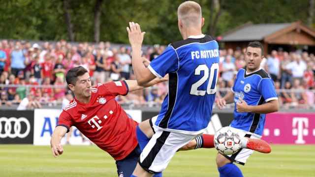 Lewandowski marca con el Bayern Múnich ante el Rottach-Egern. Foto: Twitter (@FCBayernES)