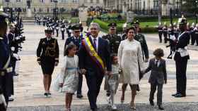 Iván Duque, junto a su familia, tras su toma de posesión como presidente de Colombia.