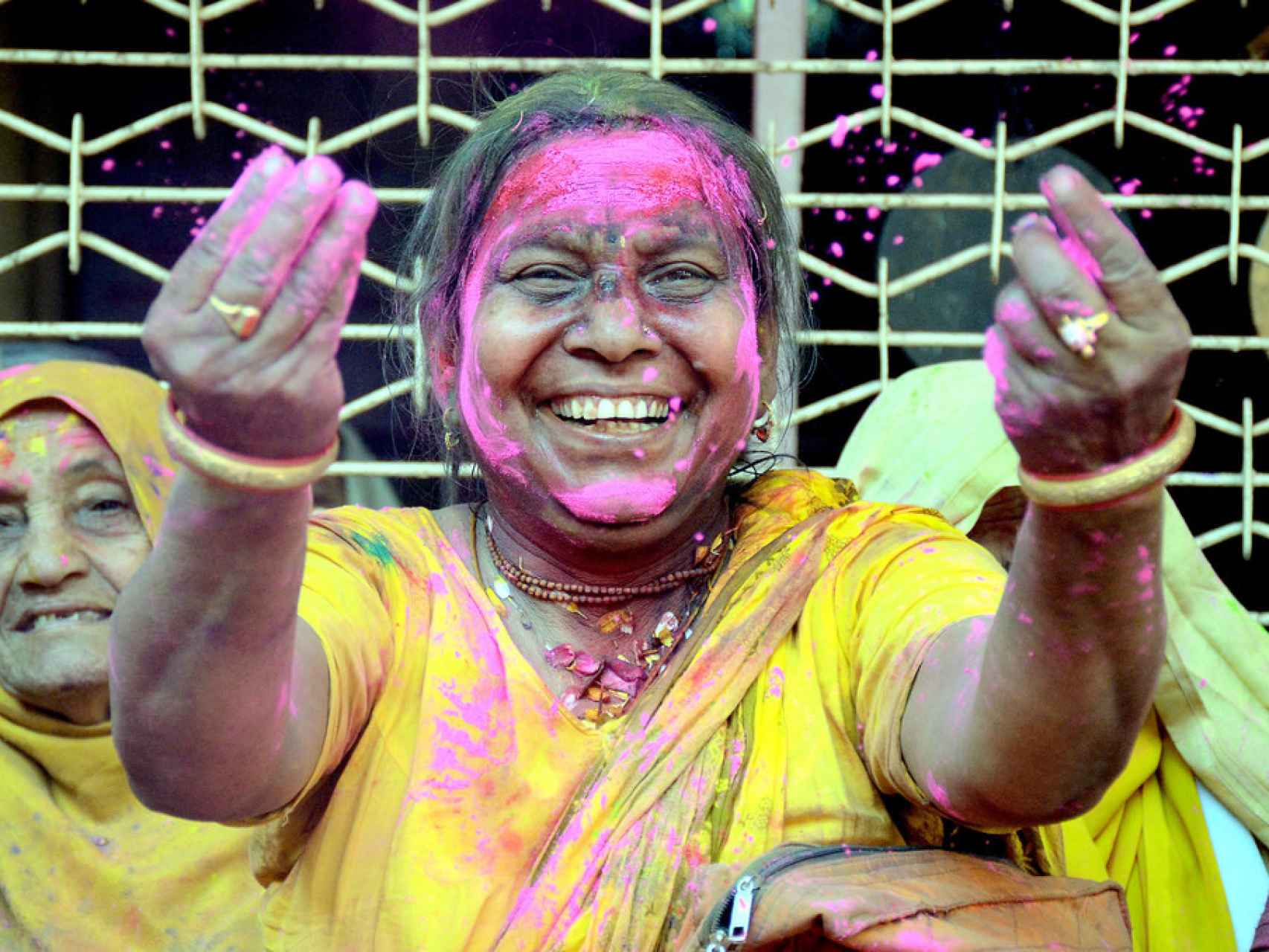 Trabajadoras de Sulabh celebrando Holi, el festival de los colores.