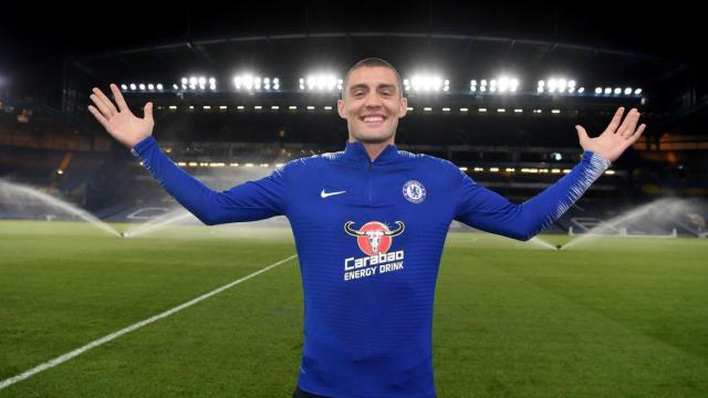 Kovacic posa en Stamford Bridge.