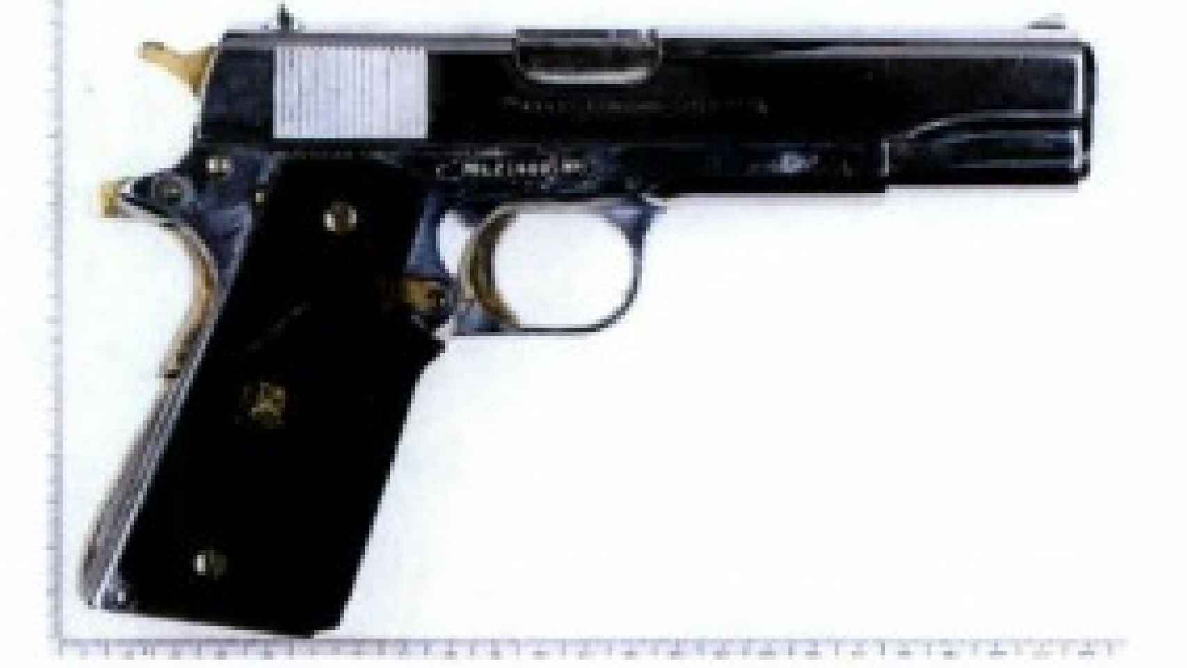Una de las pistolas localizadas a los presuntos yihadistas detenidos en Estrasburgo.