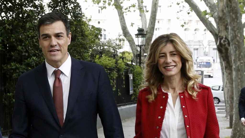 El presidente del Gobierno con su mujer, Begoña Gómez.