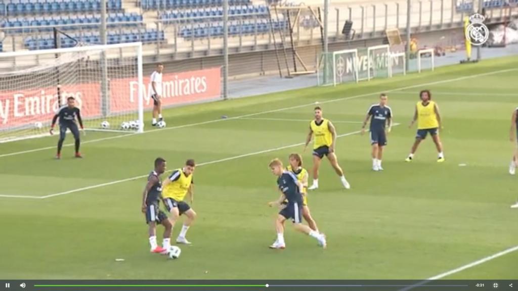 Vinicius y Odegaard durante un entrenamiento
