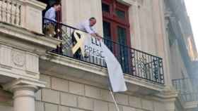 El alcalde de Reus ha intentado que no se retirara la pancarta