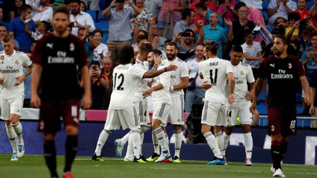 El Real Madrid celebra un gol ante el Milan