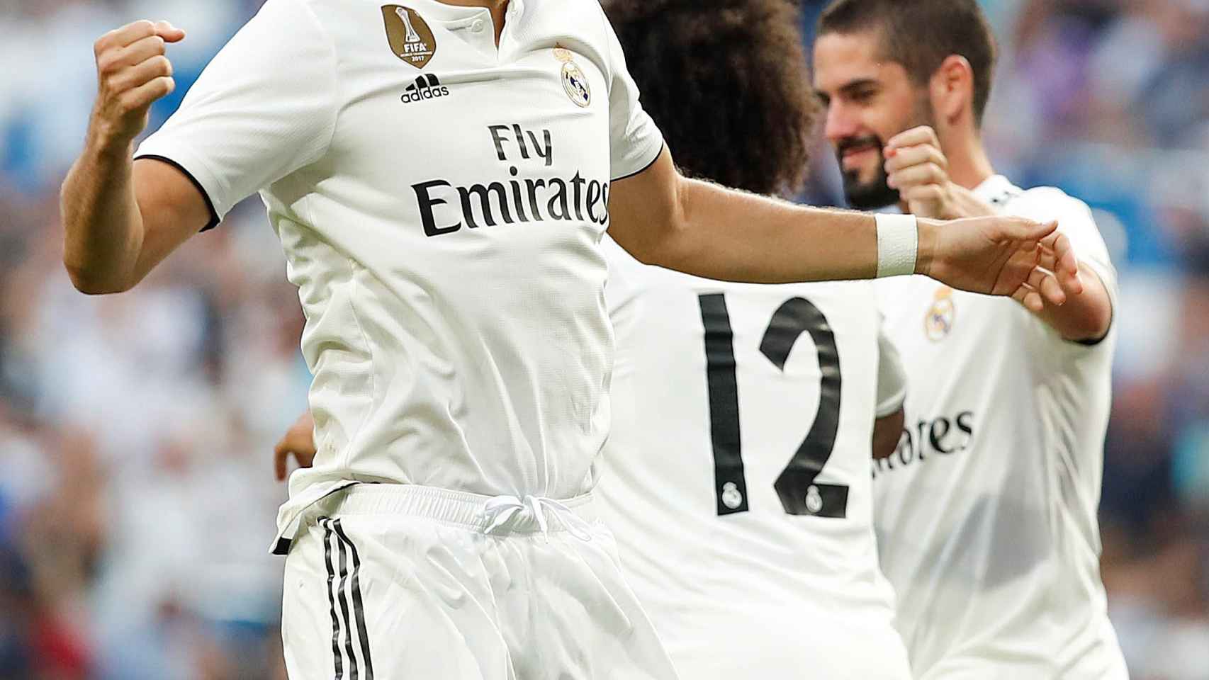 Karim Benzema celebra un gol en el Santiago Bernabéu