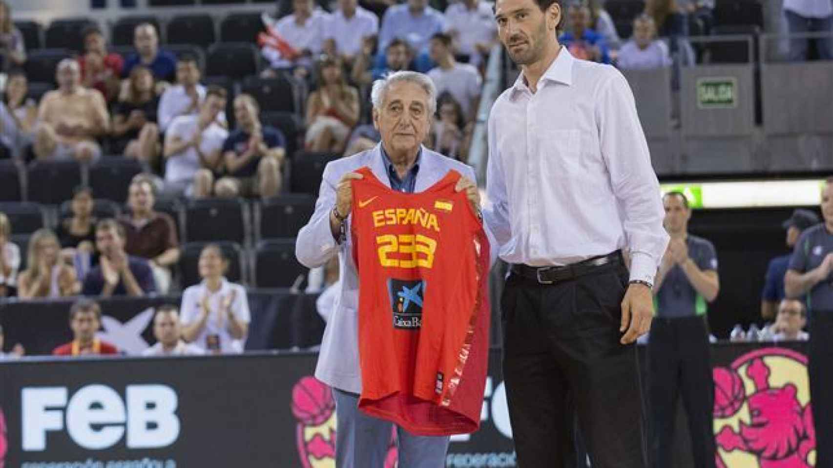 Juan Martín Caño, presidente de la Federación de Baloncesto de Madrid, con Garbajosa. Foto: feb.es