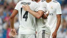 Bale, Casemiro y Varane celebran un gol del Real Madrid