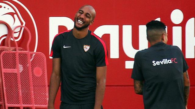 N'Zonzi entrena con el Sevilla