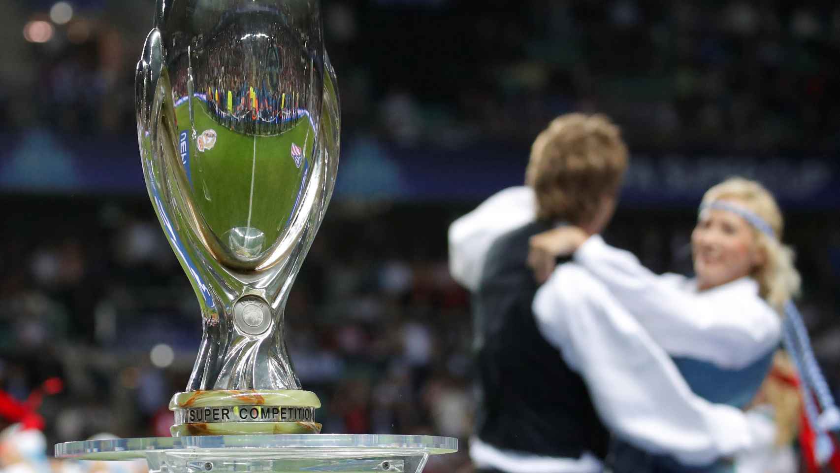 El trofeo de la Supercopa de Europa