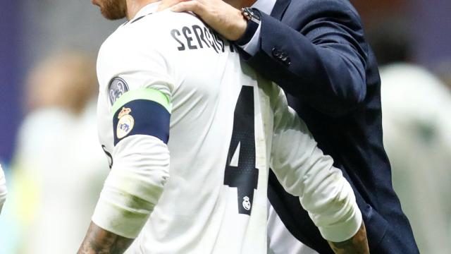 Julen Lopetegui da órdenes a Sergio Ramos